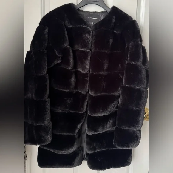With Love Faux Fur Coat - Black NWOT - Picture 4 of 10